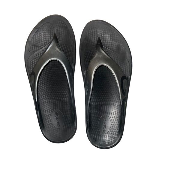 OOFOS Gray Comfort Flip Flops Sandals Size 11 - Picture 1 of 6